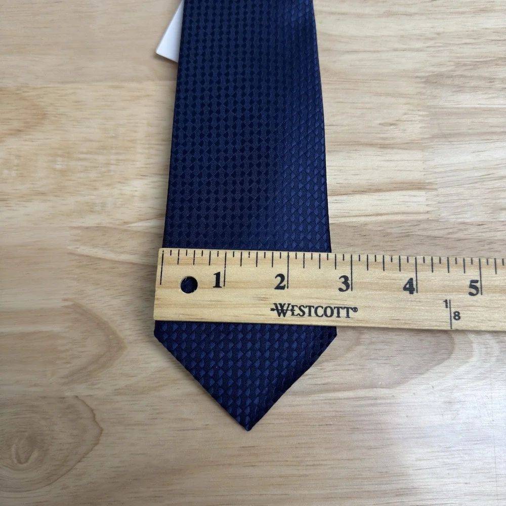 Van‎ Heusen Silk Navy Checkered Design Neck Tie New With Tags Navy Blue Preppy